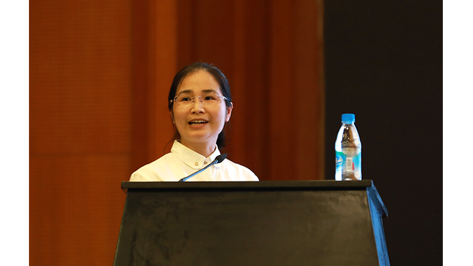 经理纪红梅发言商丘师范学院项目经理李斌发言科桥物业品运部经理陈蓉